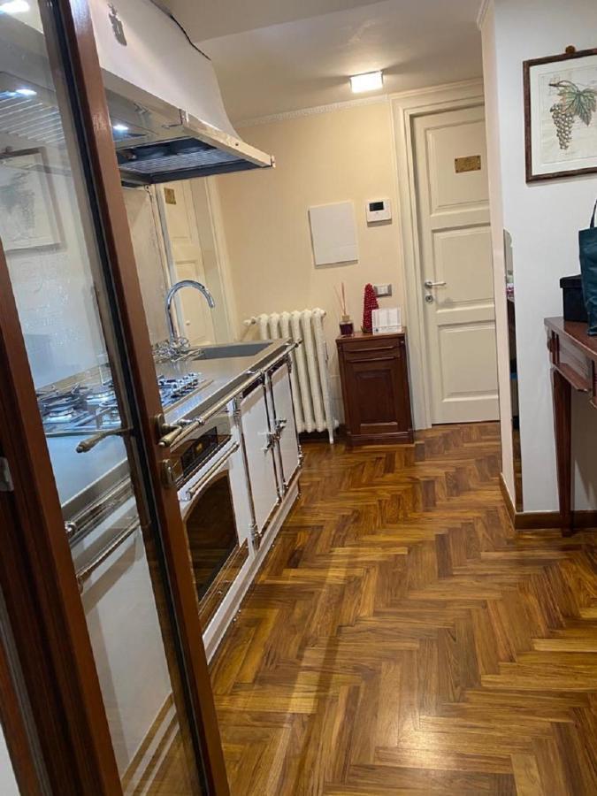 Regal House Roma Capucci 6 Hotell Eksteriør bilde