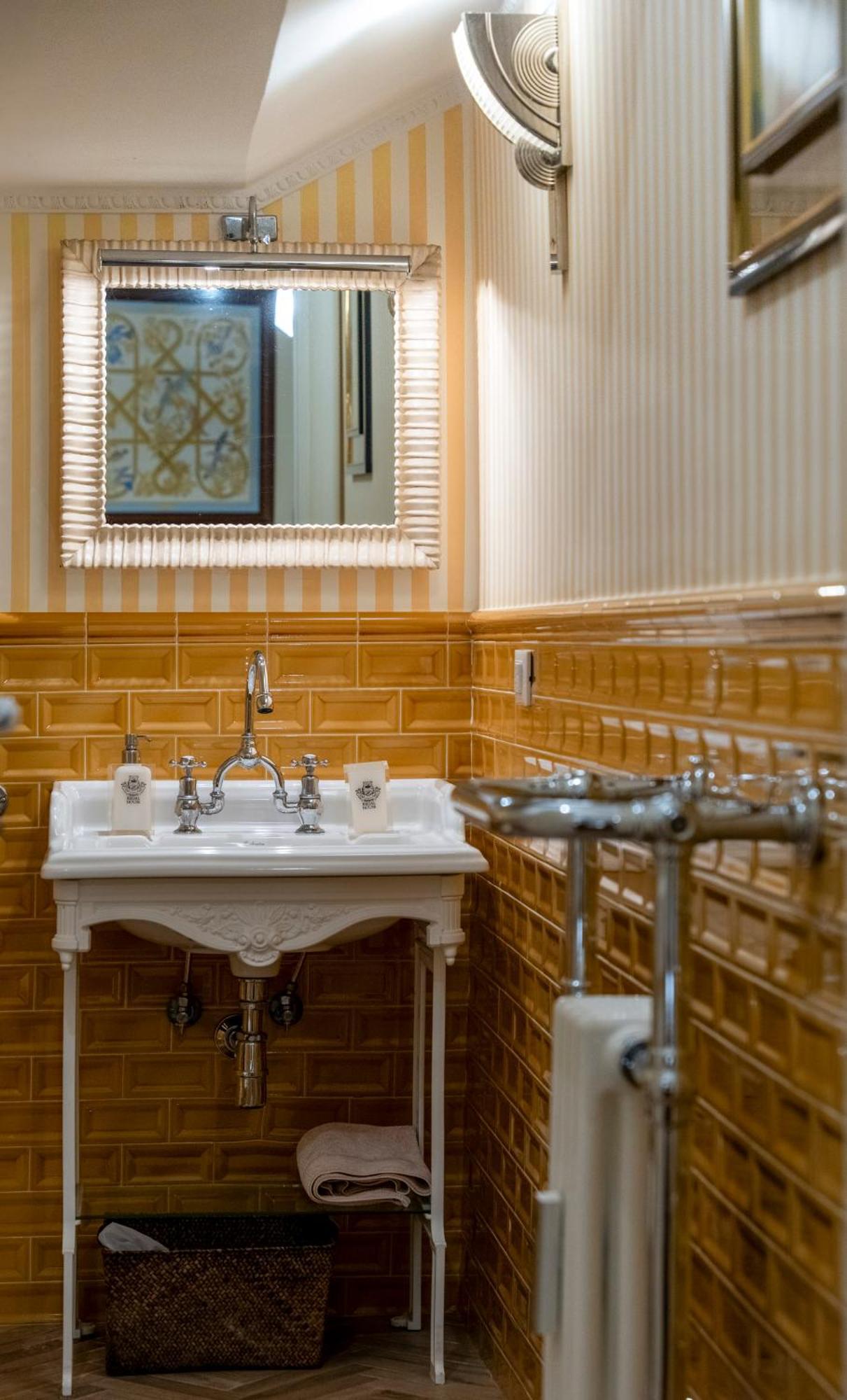 Regal House Roma Capucci 6 Hotell Eksteriør bilde